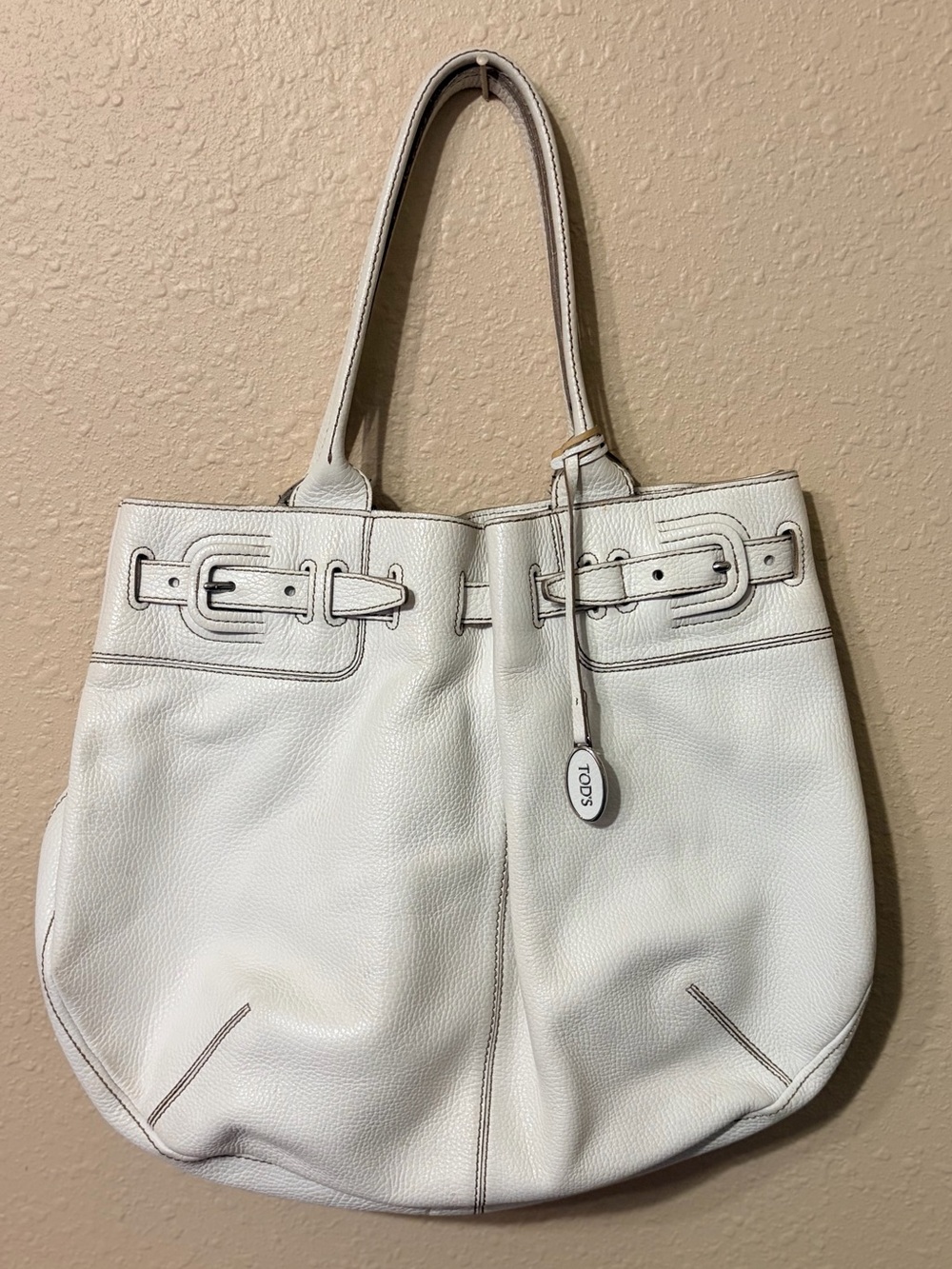 Tod's White Leather Pebbled Tote Buckle Detail Stunning Bag will last forever.